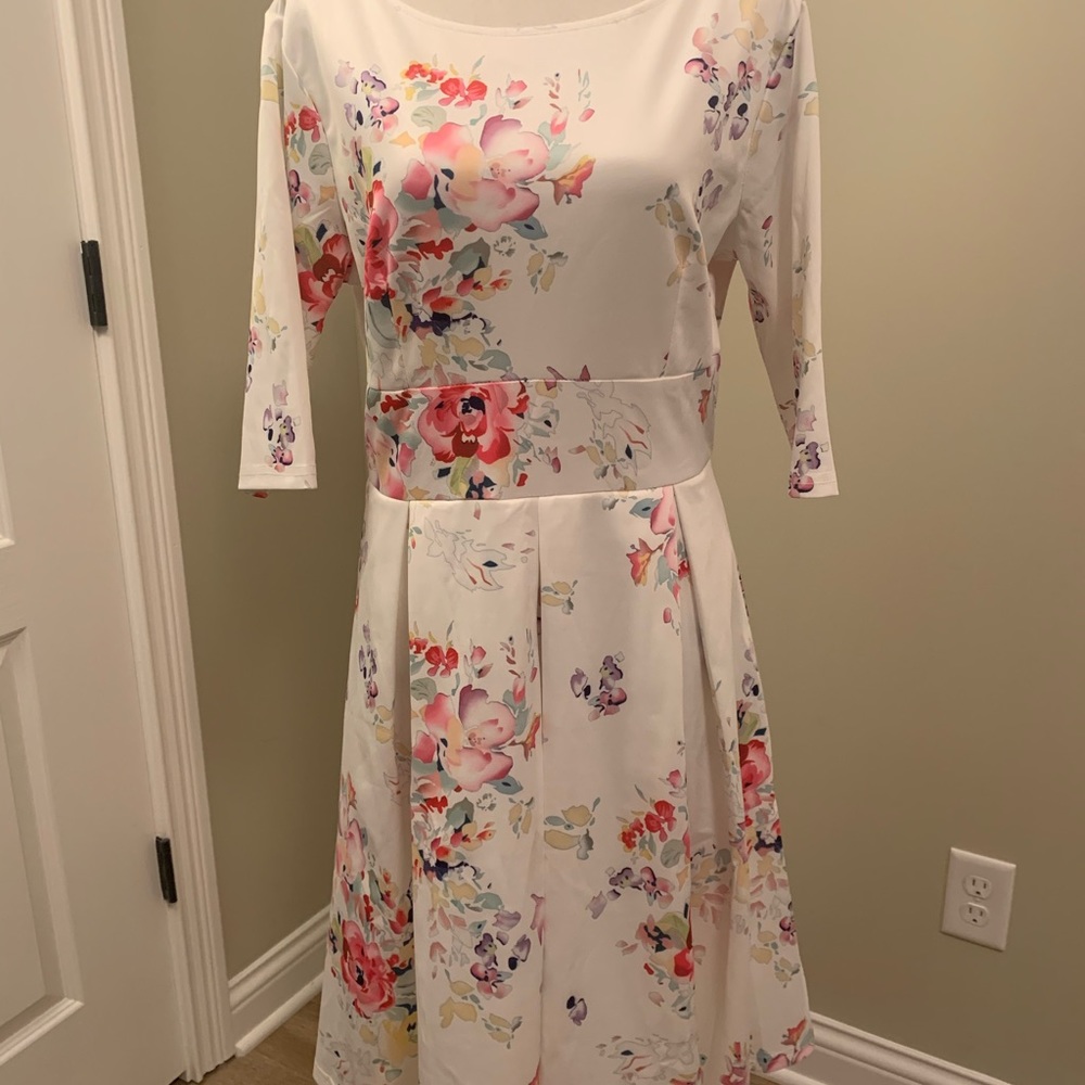 NWOT! White floral dress - Picture 5 of 6